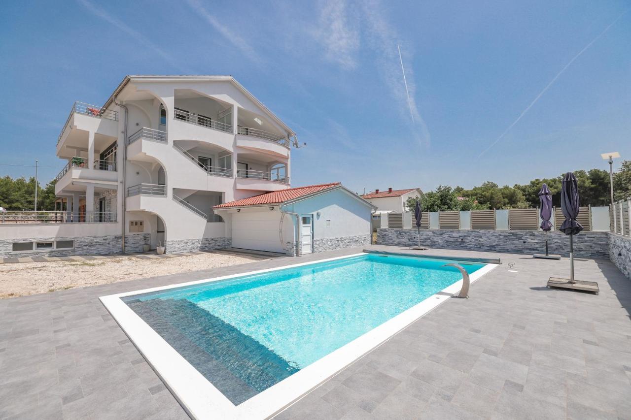 Apartments Nicola With Private Pool 비빈제 외부 사진