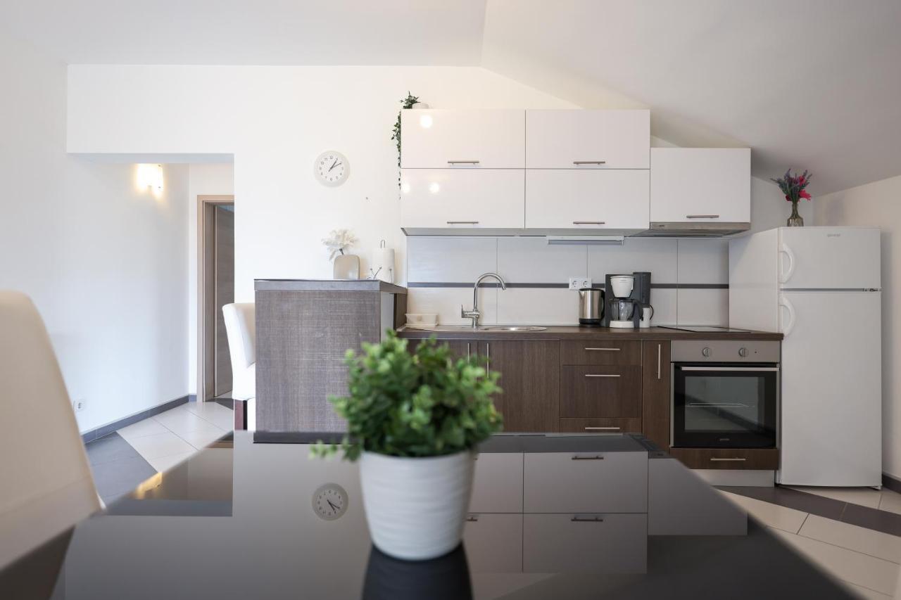 Apartments Nicola With Private Pool 비빈제 외부 사진