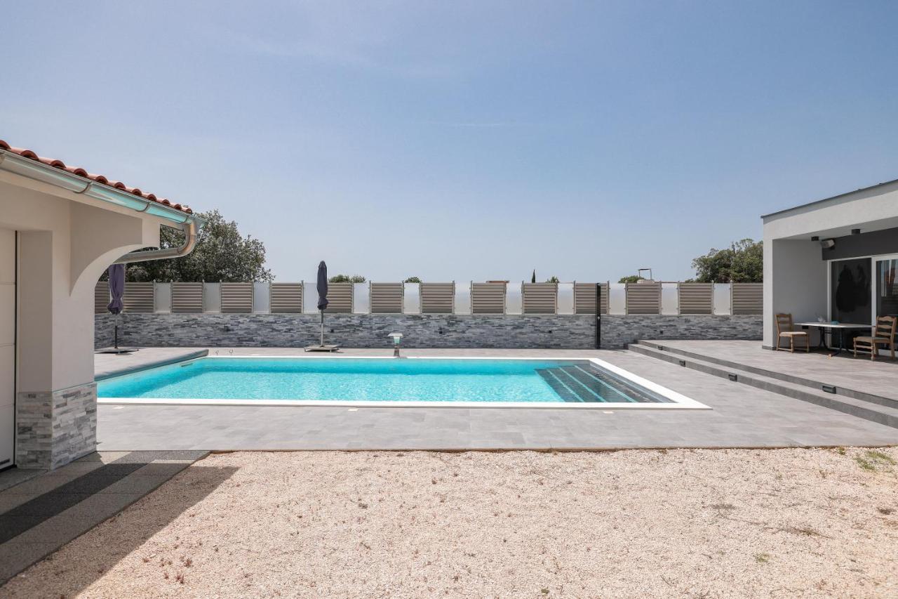 Apartments Nicola With Private Pool 비빈제 외부 사진